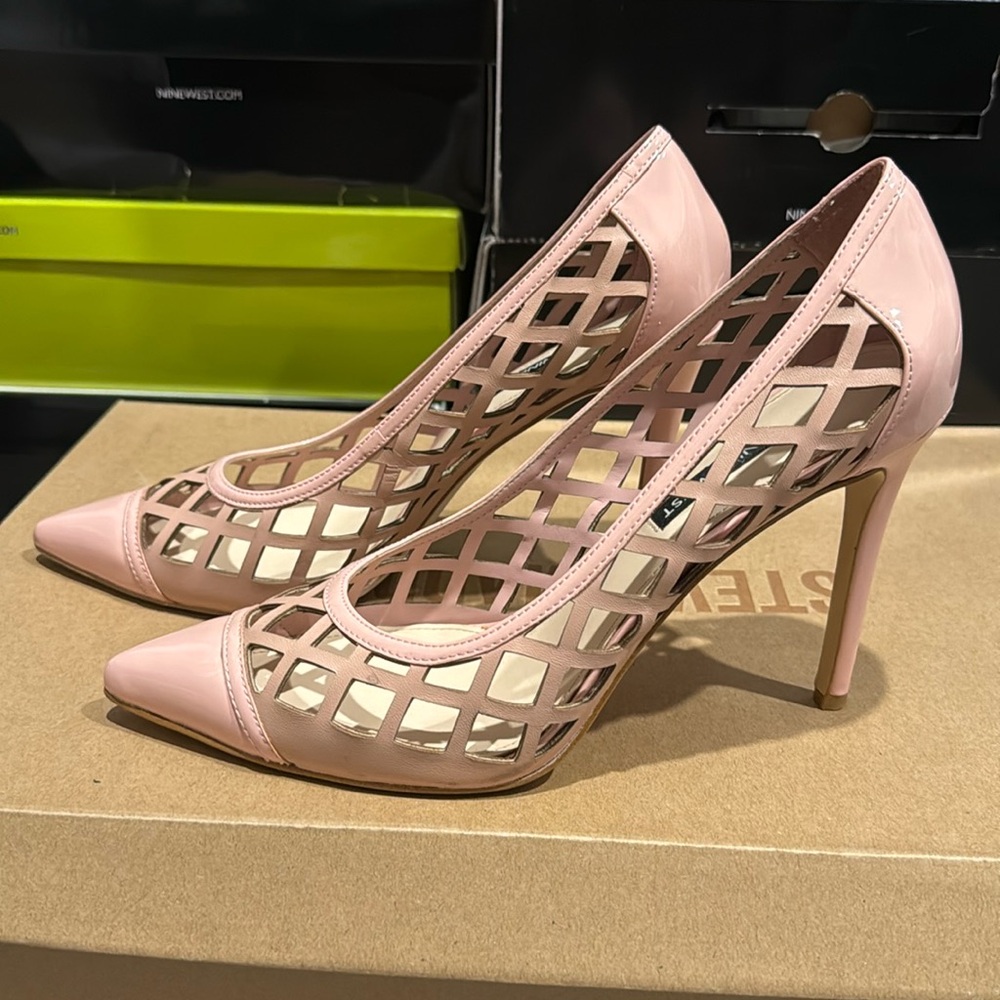 Pink Nine West pumps. Size 10